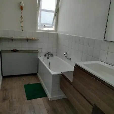 Grand T2 Vue Mer, Balcon, Plage, Resto A Pied * Toulon