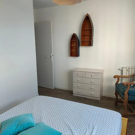 Grand T2 Vue Mer, Balcon, Plage, Resto à Pied Toulon